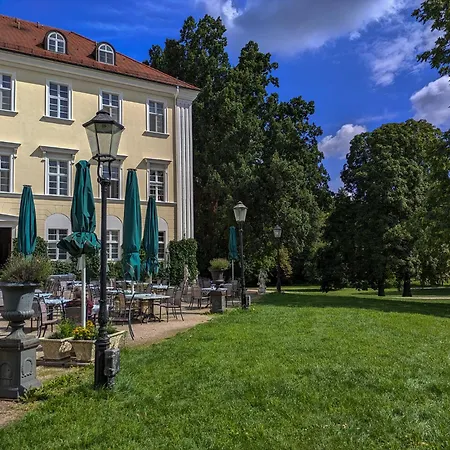 Schloss 4*