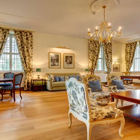 Schloss 4*