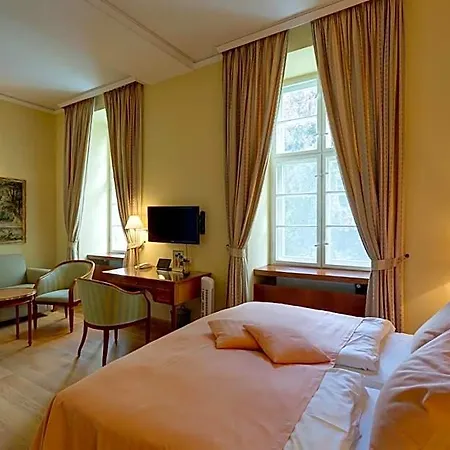 Schloss 4*