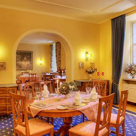 Schloss 4*